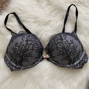 Victoria’s Secret bombshell push up bra